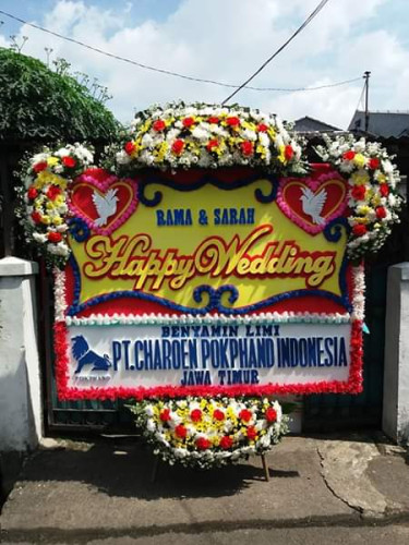 Karangan Bunga Pernikahan pager